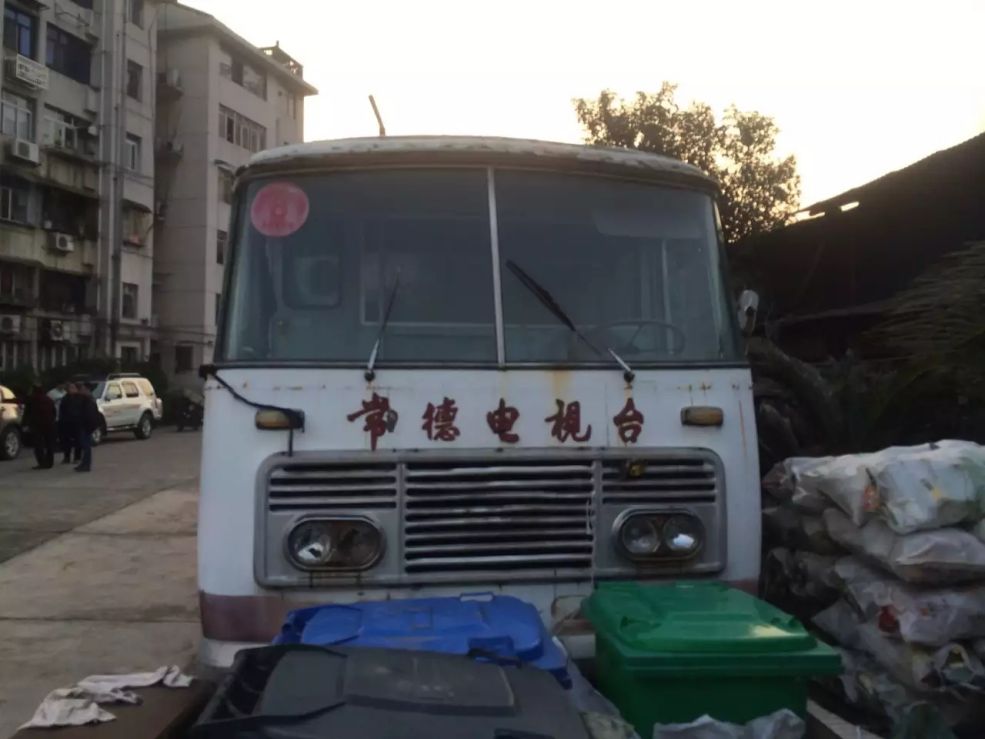 <湖南廣電的第一臺轉播車>讓她更有價值,安安全全送她回家